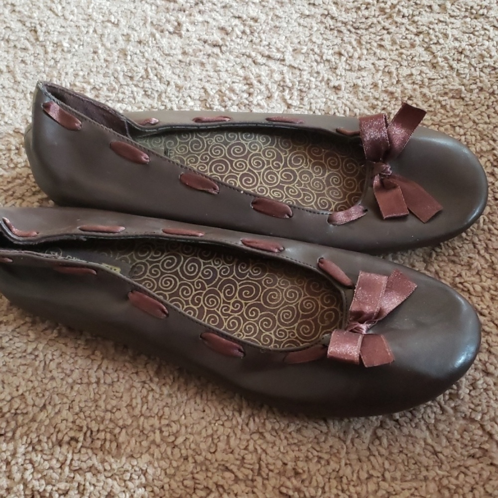 Brown Smart Fit flats sz 4